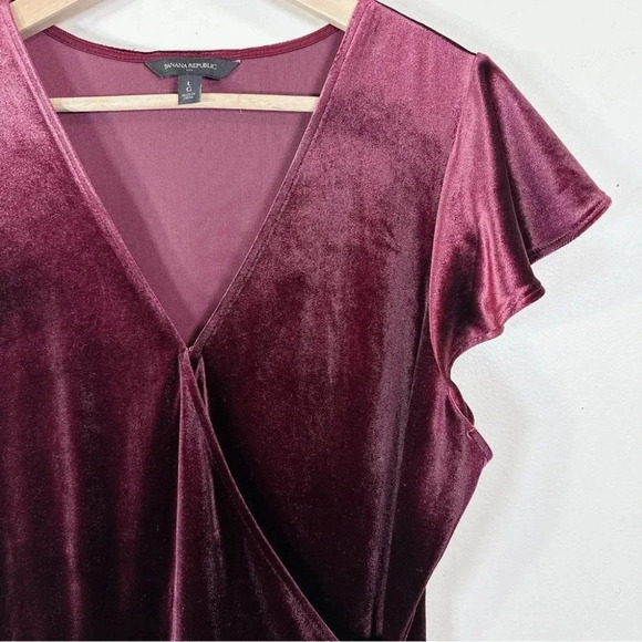 Banana Republic Vneck Velvet  Wrap Top - Picture 5 of 12